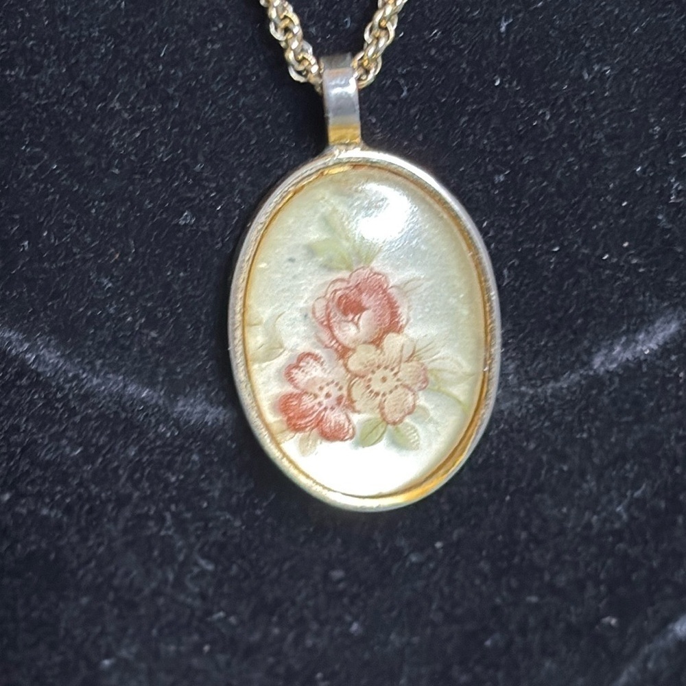 Vintage Rose Rope Chain Gold Dome Pendant Necklace